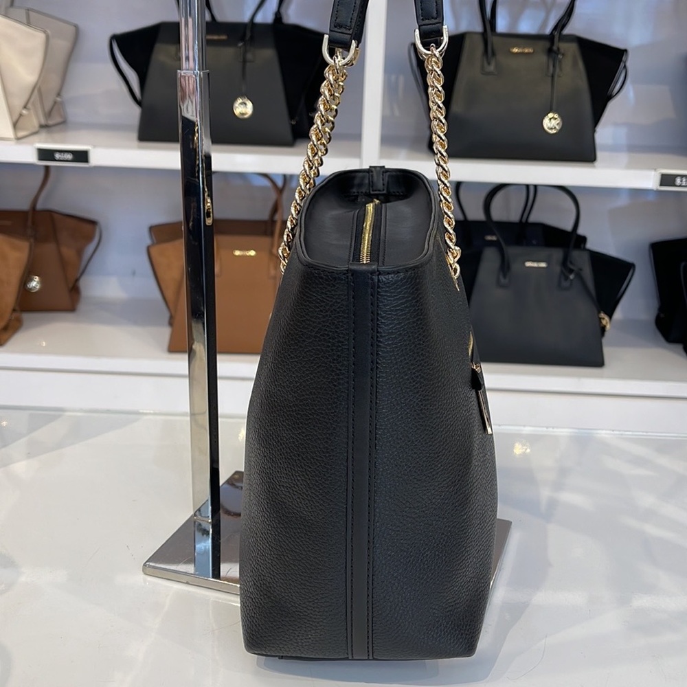 MICHAEL KORS
Jet Set Medium Front Zip Pebbled Leather Chain Tote Bag
Black - Picture 15 of 16